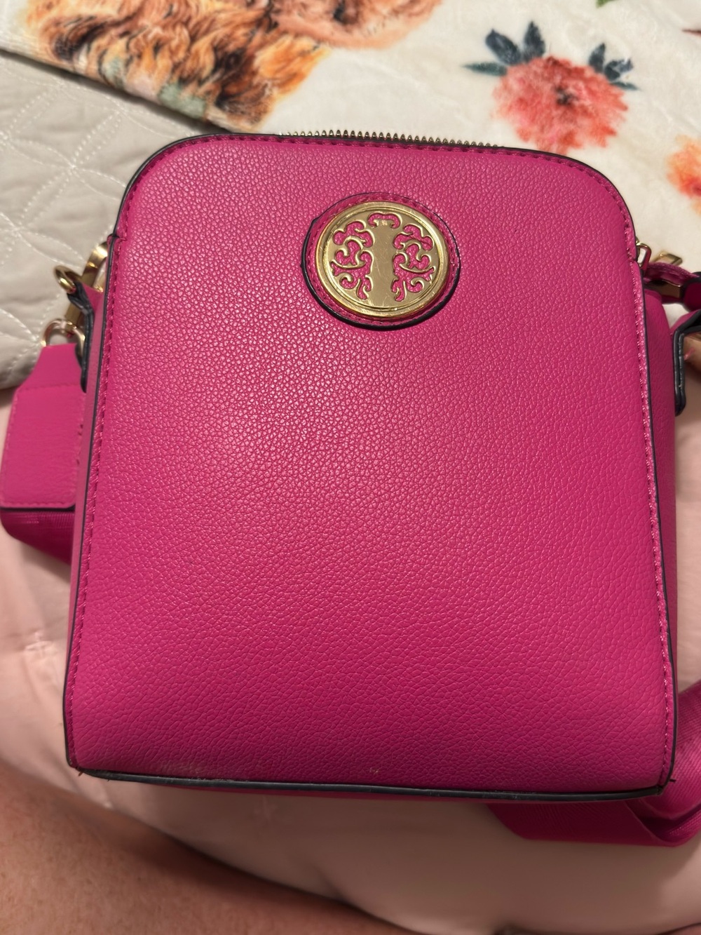 Compact Fuchsia Crossbody Bag with Gold-Tone Accent